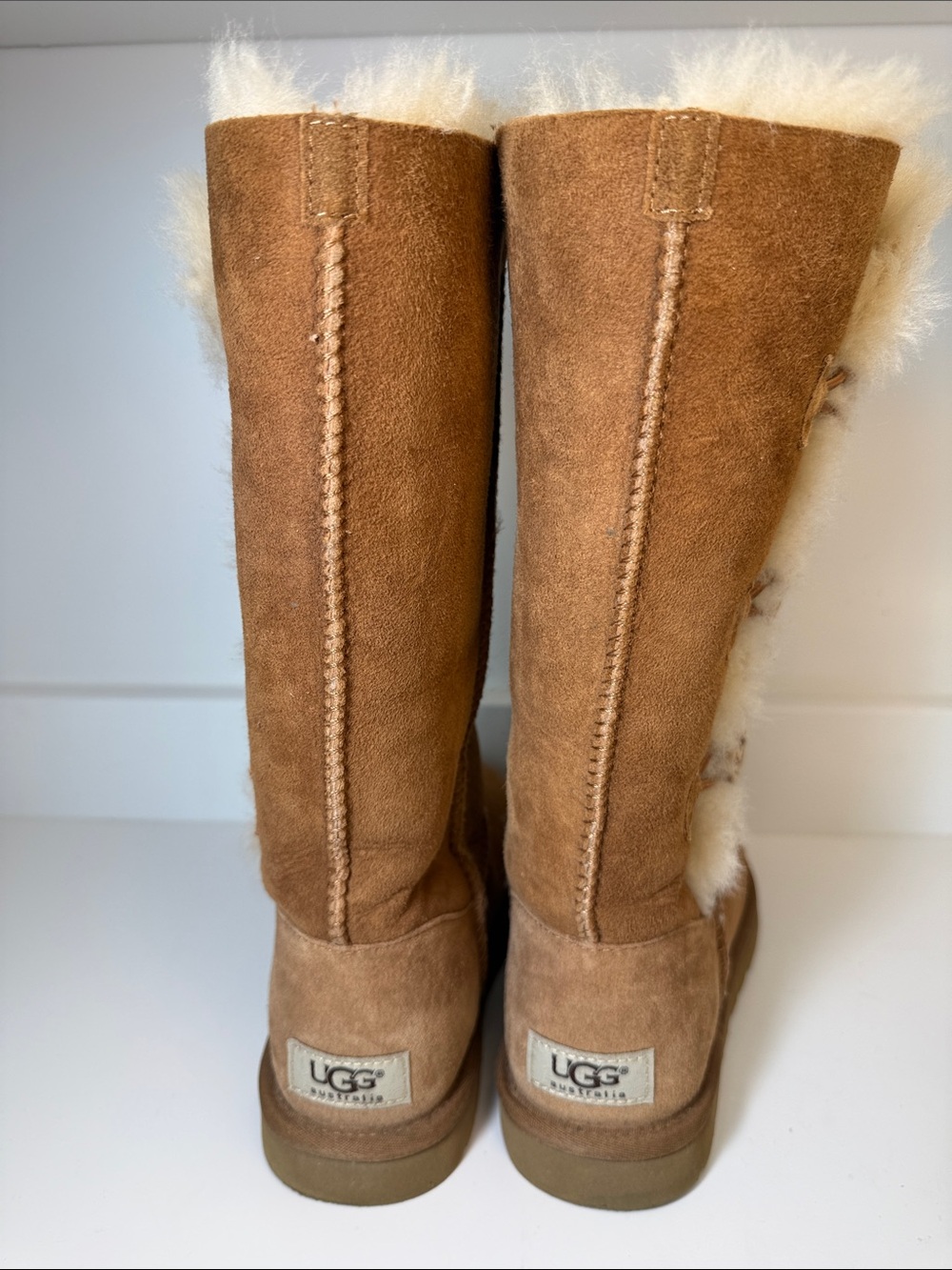 UGG Australia Bailey Button Triplet Chestnut Suede Boots - Size 6 - Picture 4 of 9